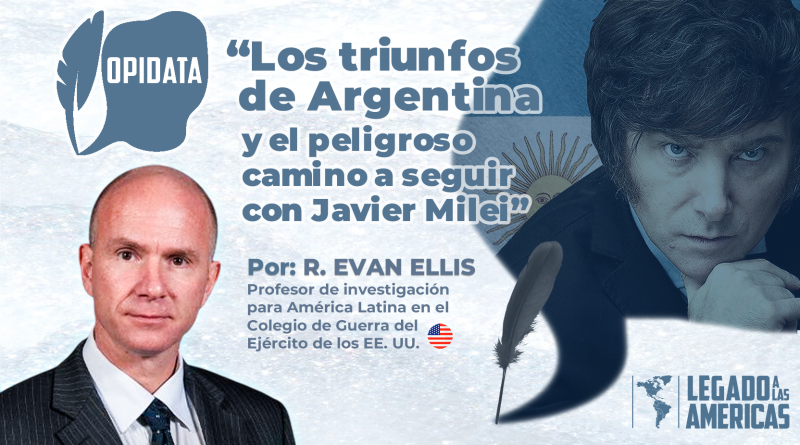 Javier Milei, con la bandera argentina de fondo, en "Los triunfos de Argentina y el peligroso camino a seguir con Javier Milei" artículo por Evan Ellis.