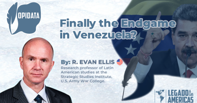 Portrait of Nicolás Maduro with the Venezuelan flag in the background, and in the foreground, the author Dr. R. Evan Ellis, analyzing the future of Venezuela.