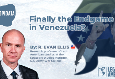Portrait of Nicolás Maduro with the Venezuelan flag in the background, and in the foreground, the author Dr. R. Evan Ellis, analyzing the future of Venezuela.